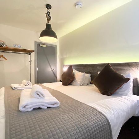 Loft At The Coach House Apartments ลีดส์ ภายนอก รูปภาพ