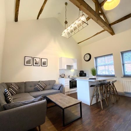 Loft At The Coach House Apartments ลีดส์ ภายนอก รูปภาพ