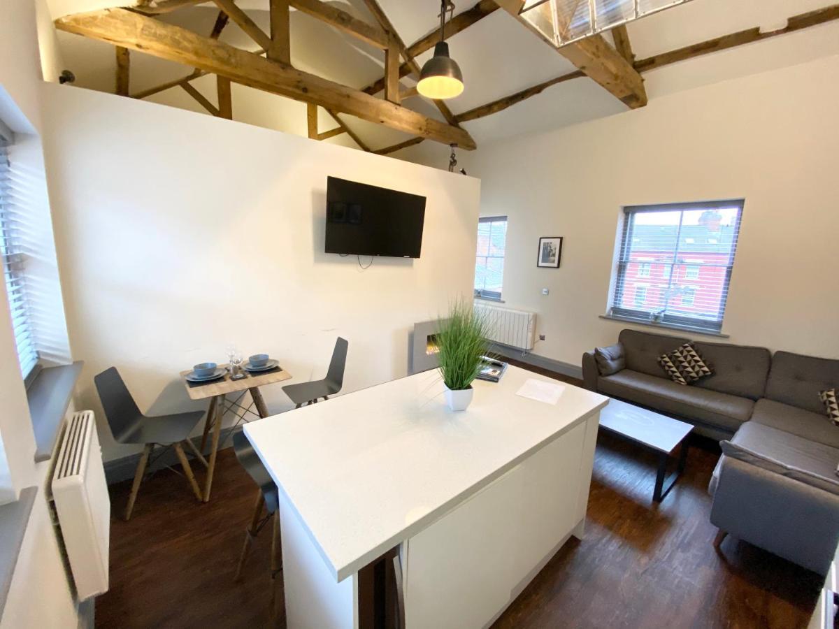 Loft At The Coach House Apartments ลีดส์ ภายนอก รูปภาพ