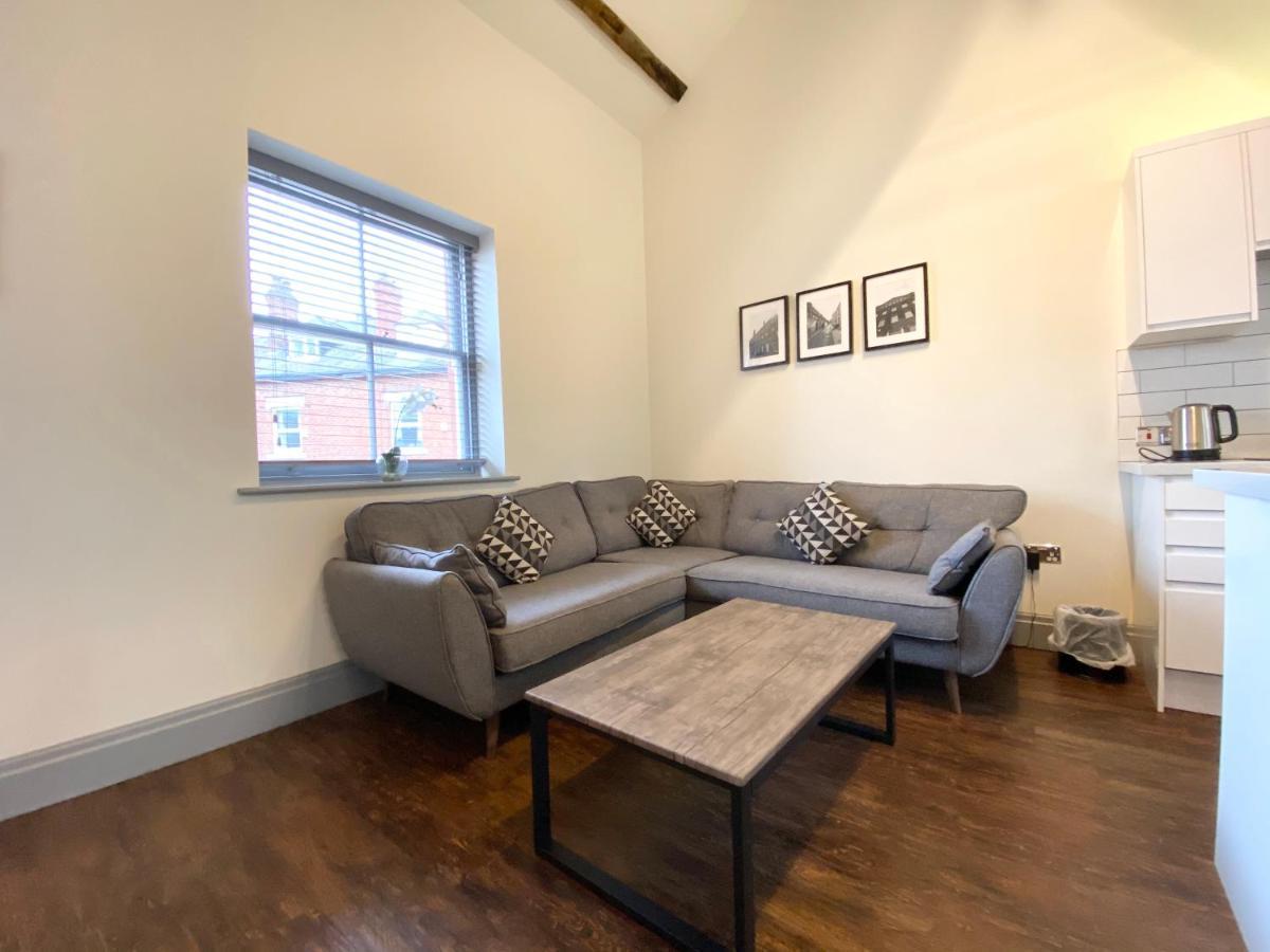 Loft At The Coach House Apartments ลีดส์ ภายนอก รูปภาพ