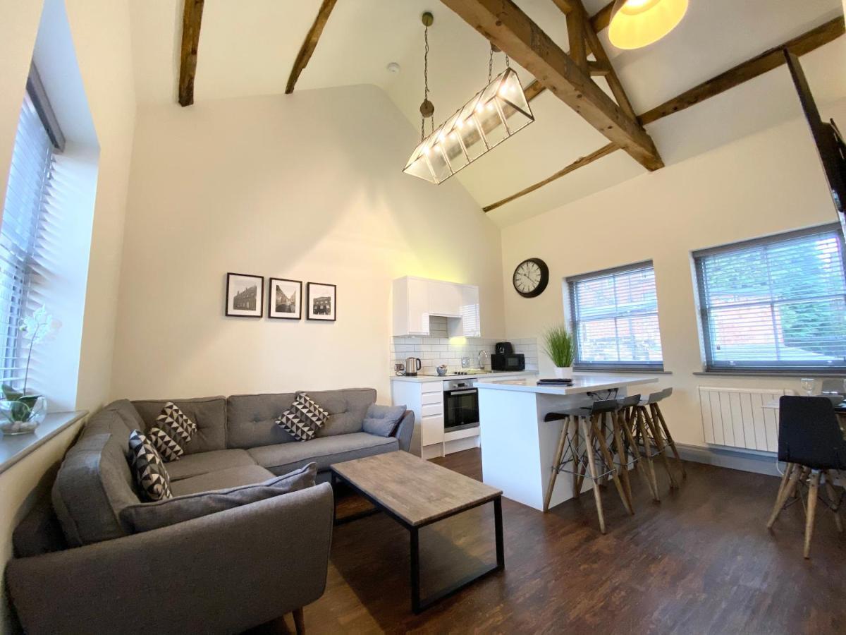 Loft At The Coach House Apartments ลีดส์ ภายนอก รูปภาพ