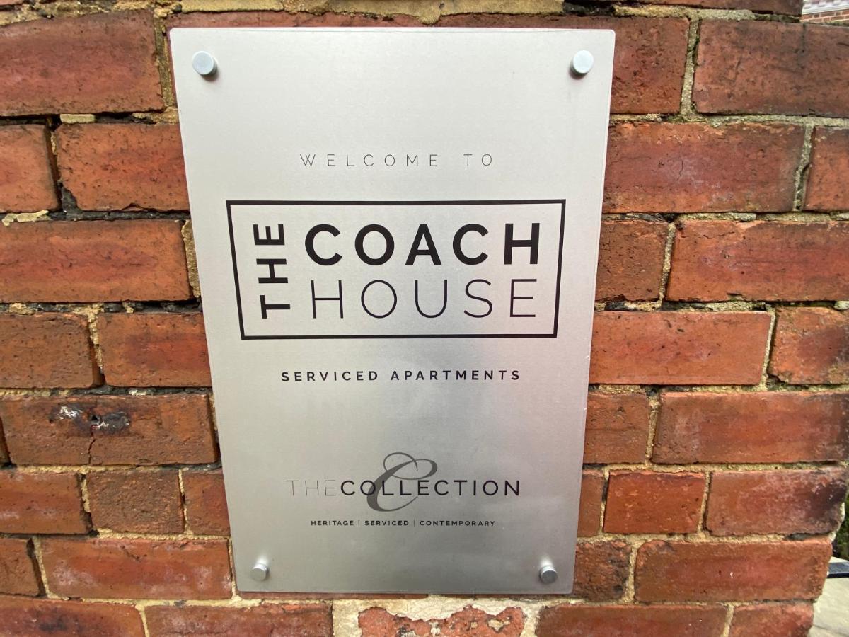 Loft At The Coach House Apartments ลีดส์ ภายนอก รูปภาพ