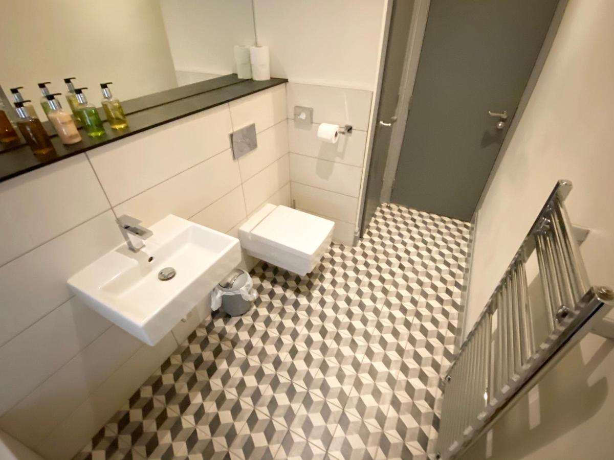 Loft At The Coach House Apartments ลีดส์ ภายนอก รูปภาพ