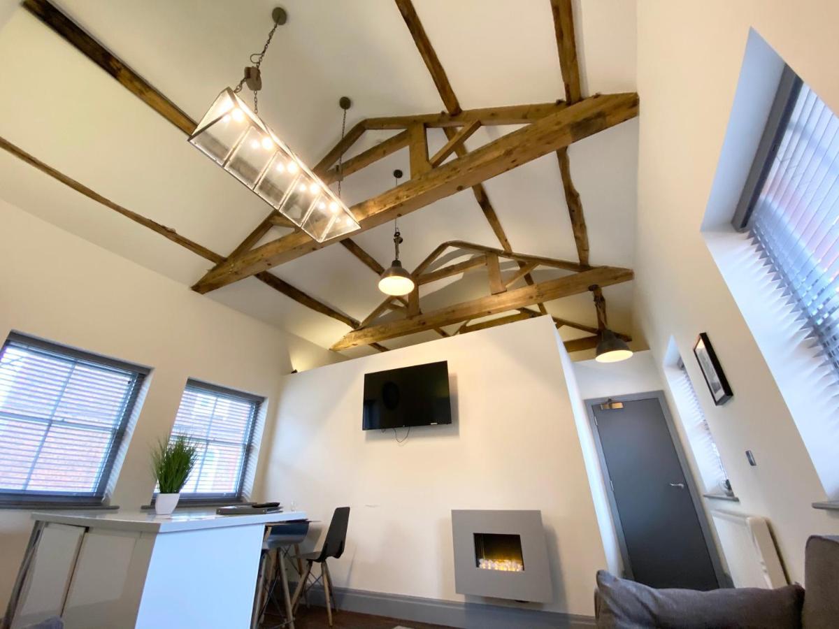Loft At The Coach House Apartments ลีดส์ ภายนอก รูปภาพ