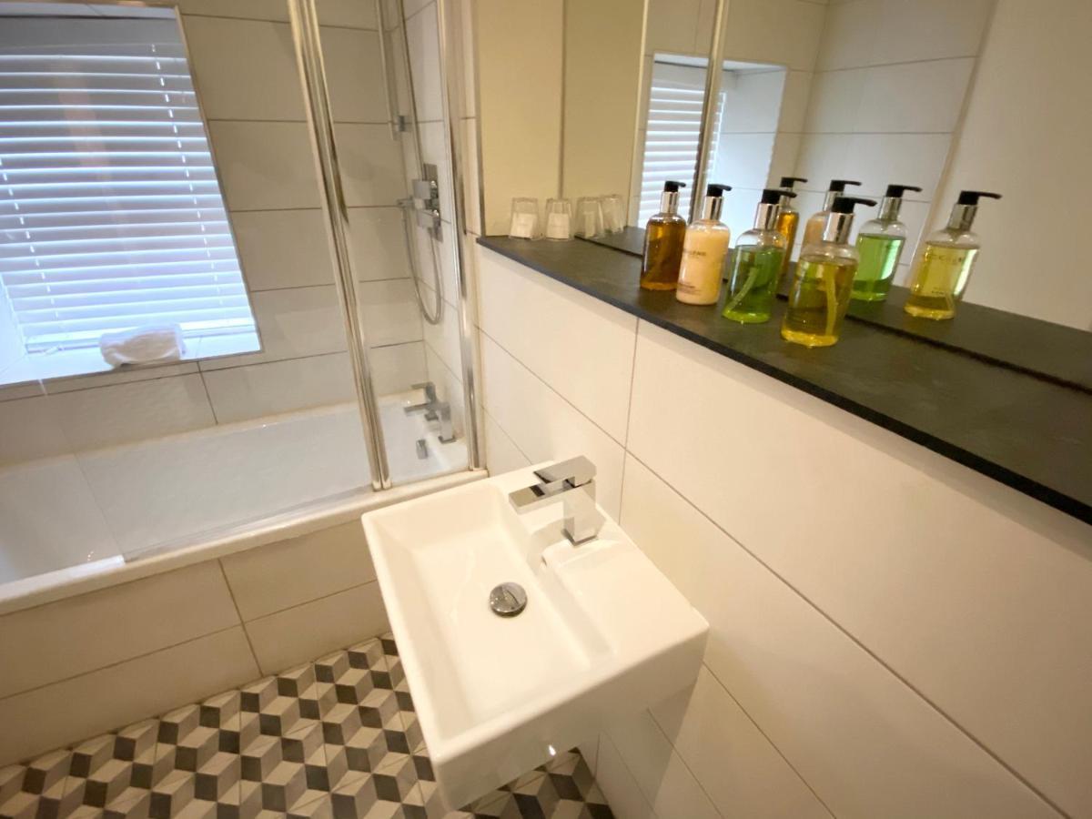 Loft At The Coach House Apartments ลีดส์ ภายนอก รูปภาพ